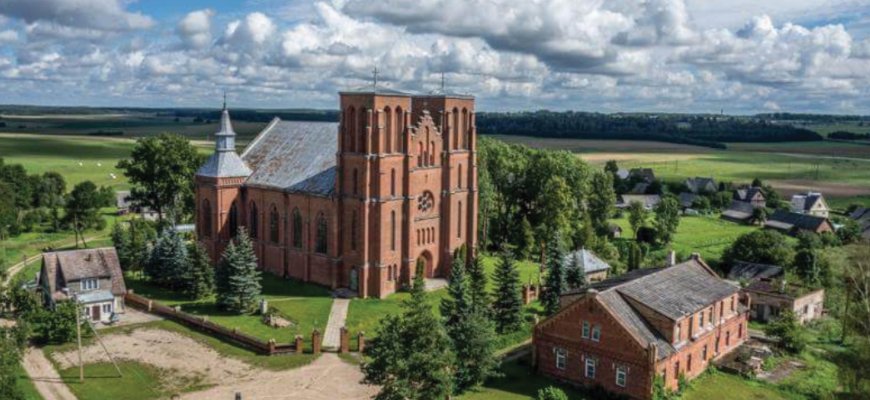 Gražuolė Kamajų bažnyčia: apie prabangą ir realius poreikius