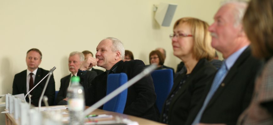 Opozicija skėlė antausį pozicijai