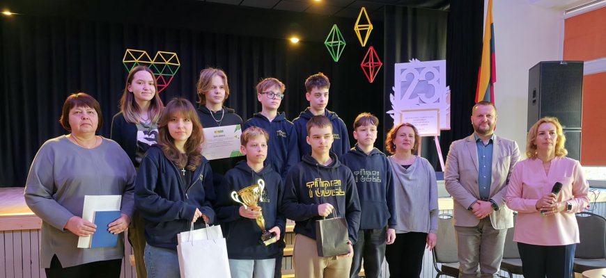Geriausi mažieji matematikai mokosi J. Tūbelio progimnazijoje: tą įrodo vėl parsivežta varžytuvių taurė