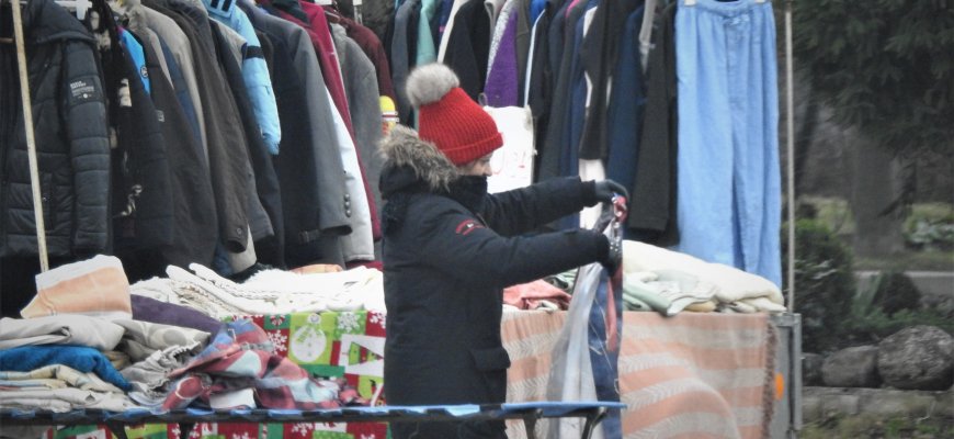 Švelninamas karantinas: leista atnaujinti prekybą turguje, atvers sienas