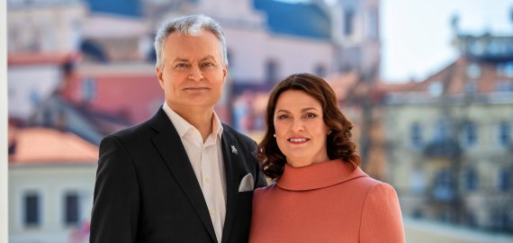 Lietuvos Respublikos Prezidento Gitano Nausėdos ir ponios Dianos Nausėdienės sveikinimas šalies žmonėms šv. Velykų proga (video)