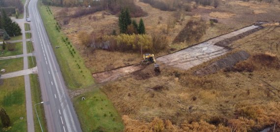 Pradėtas tiesti privažiavimas prie naujų sklypų (video+foto)