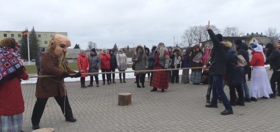Tradicinė Užgavėnių šventė prie Rokiškio kultūros centro (foto+video)