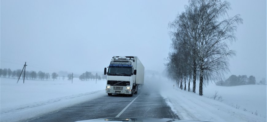 „Linava“: pasienyje su Baltarusija įstrigę 2 tūkst. vilkikų