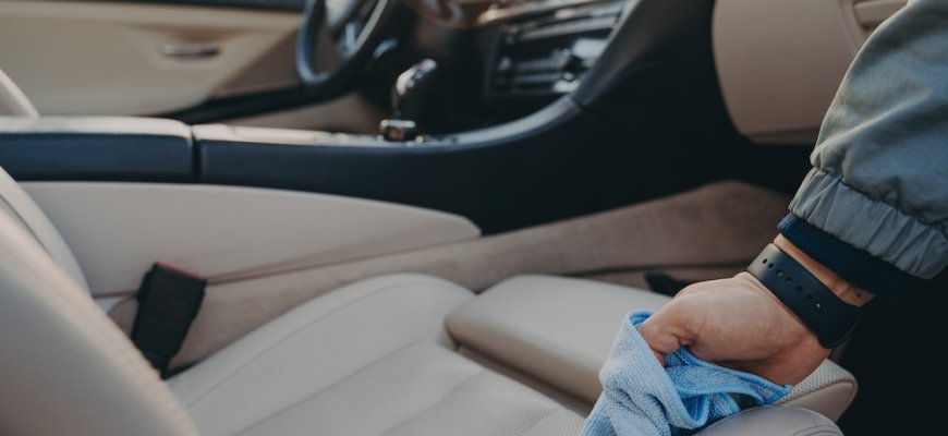Patarimai automobilių salono valymui