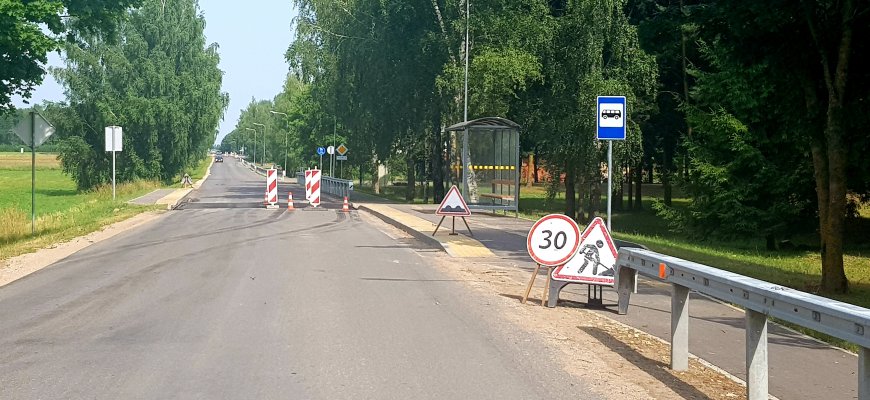 Kavoliškyje verda darbai: kyla greičio ribojimui skirti kalneliai