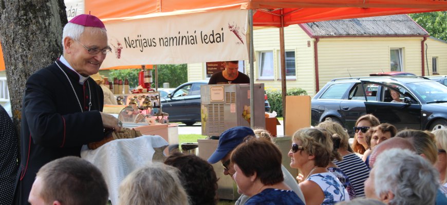 Oninės Pandėlyje: apie tradicijas, himną, sutelkusį bendruomenę, ir gražias naujoves (foto +video)