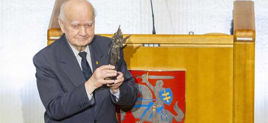Užbaigė ginčus: Rokiškio krašto garbės piliečio regalijas įteiks dviem
