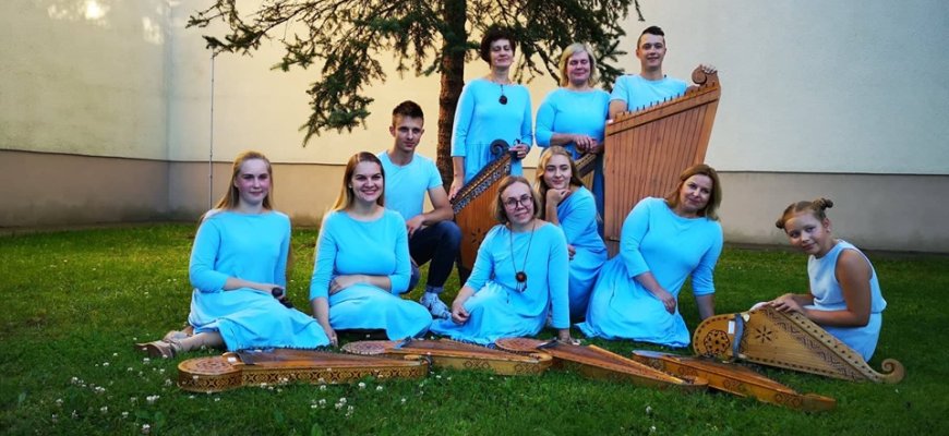 Vasaronės su kanklininkų ansambliu UT (video)