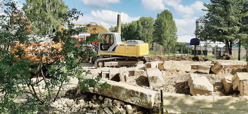 Nugriovę seną bendrabutį, planuoja įrengti aikštelę automobiliams