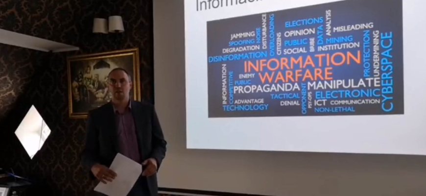 Paskaita apie informacinį karą ir netikras naujienas sulaukė didelio rokiškėnų dėmesio (video)