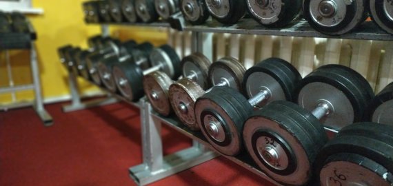 Svarstoma leisti individualias treniruotes, vidaus kavinių darbą
