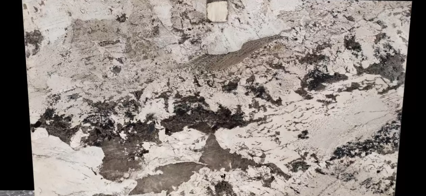 Plokštės iš natūralaus akmens - kodėl tai taip madinga?