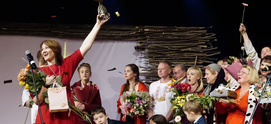 Raudonu kilumu Rokiškyje nusileido „Aukso paukštė“ (foto)