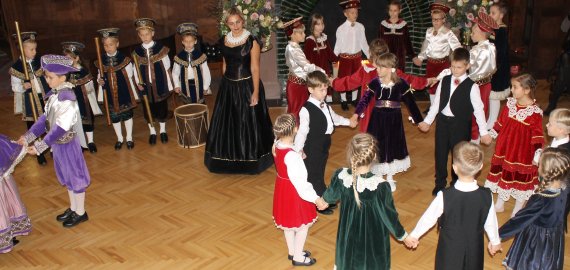 Mokykla-darželis „Ąžuoliukas