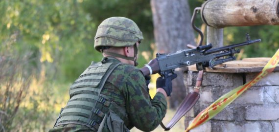 Vyriausybė siūlo didinti baudas už karo tarnybos vengimą