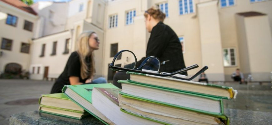 Studijos užsienyje: kainos, populiariausios vietos ir kodėl kai kuriems šios durys – užtrenktos