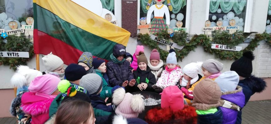 Rokiškio Senamiesčio progimnazijos pradinukai Laisvės gynėjų dieną paminėjo Bajorų kultūros centre