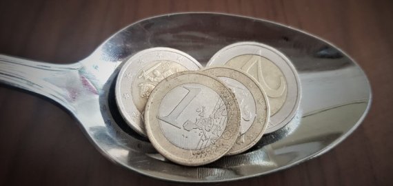 Pagalba nepasiturintiems: ką daryti, jeigu tenka susidurti su finansiniais sunkumais