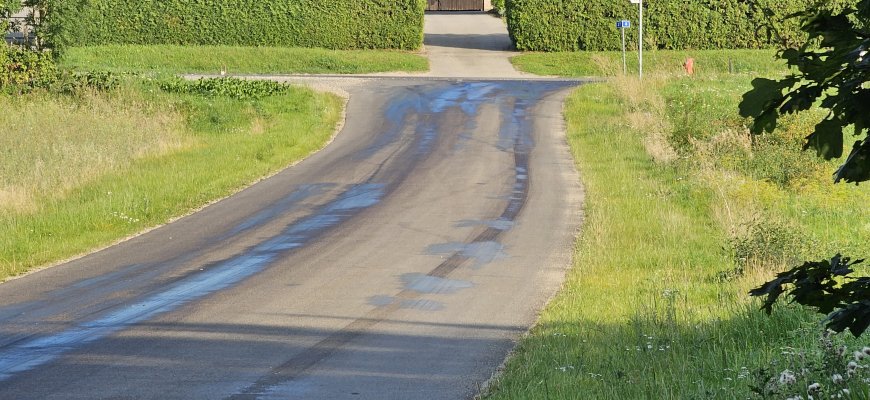 Kaitri saulė „apšvietė“ pigiai nupirkto kelio problemas
