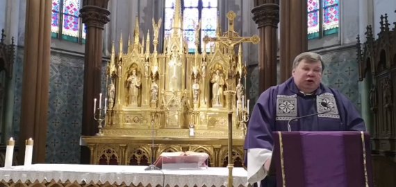 Viešų pamaldų Rokiškyje dar teks palaukti (video)