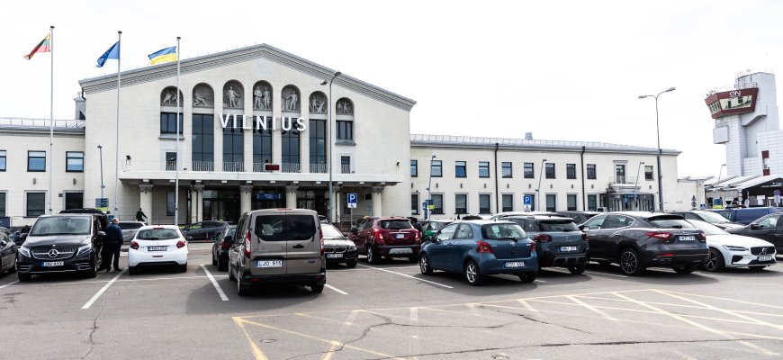 Nuo 2025 m. Ministrų kabinetas sostinės oro uostui suteikė Čiurlionio vardą