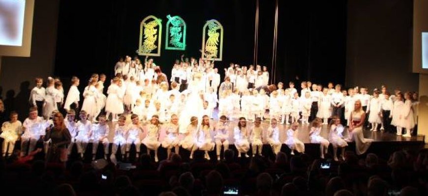 Mokykla-darželis „Ąžuoliukas“ artėjančias šventes pasitiko prasmingiau (foto)