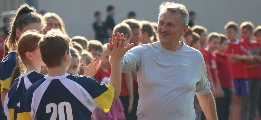 Juozo Tūbelio progimnazijos stadionas pasikeitė neatpažįstamai - sportuoti čia kviečiami visi (foto+video)