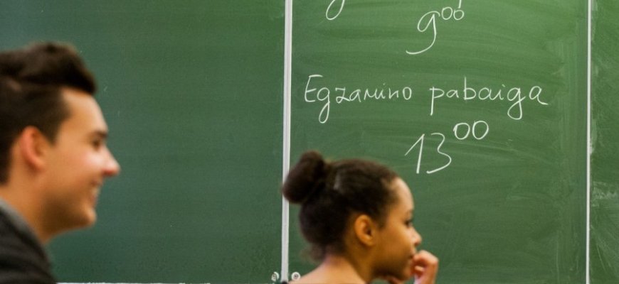 Lietuvių kalbos brandos egzamine bus leidžiama naudotis kompiuteriu