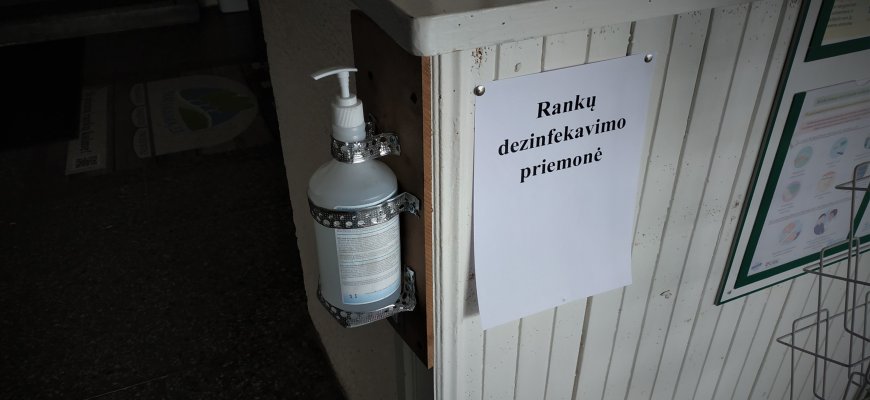 Panaikinus karantiną liks ribojimai dėl atstumų, apsaugos priemonių, renginių