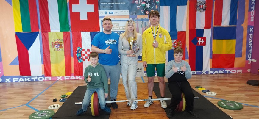 Rokiškio jaunieji sunkiaatlečiai susižėrė prizines vietas Vengrijoje
