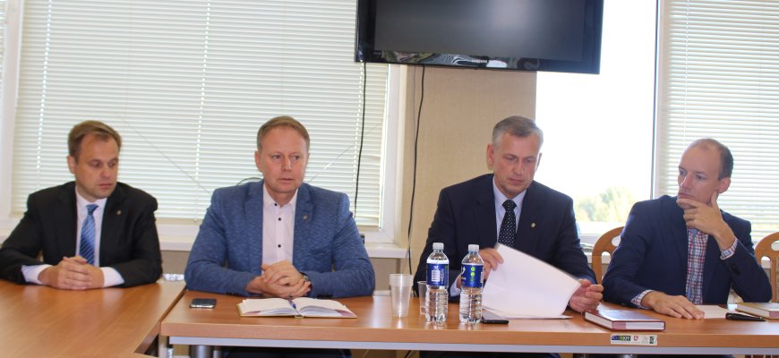 Rajono savivaldybės vadovų spaudos konferencijoje – aštrios temos (video)