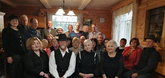 Literatūros ir muzikos popietė ,,Gimtinės klevui“ (foto)