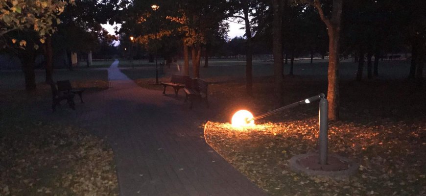 Liongino Šepkos parke nukentėjo šviestuvas