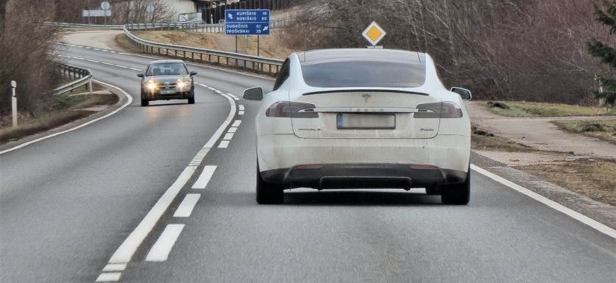 Elektromobilis šaltuoju metų laiku: kaip prailginti nuvažiuojamą atstumą atvėsus orams?