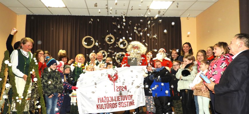 Kamajuose sužibo Kalėdų eglė