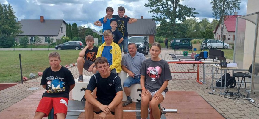 Vasara – ne tik atostogoms: sunkiaatlečiai prakaitą liejo tarptautinėse varžybose