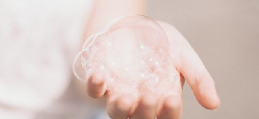 Kaip kovoti su pleiskanom? Pirmas žingsnis - tinkamas šampūnas nuo pleiskanų