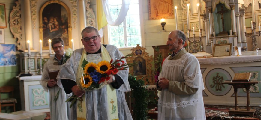 Jūžintų ir Ragelių žmonės su ašaromis išlydėjo savo kunigą Leoną Lindą (foto +video)