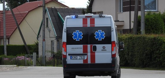 Gydytojai kreipiasi į šalies visuomenę, prašydami virusui plintant pagyventi ramiau