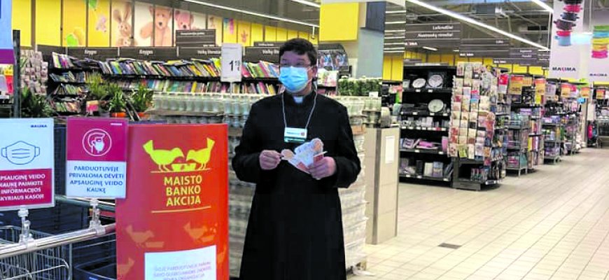 Rudeninė „Maisto banko“ akcija: rokiškėnai saldino stokojančių gyvenimą