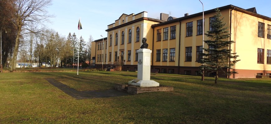 Saulės jėgainės – ant poliklinikos ir Juozo Tumo-Vaižganto gimnazijos stogų