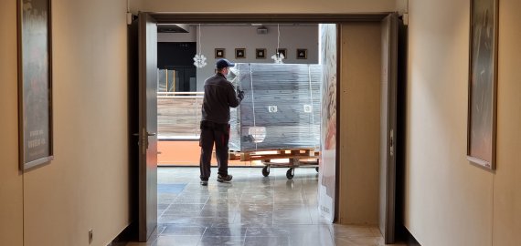 Seimo komitetas: darbuotojų prastovų skelbimą būtina griežtinti