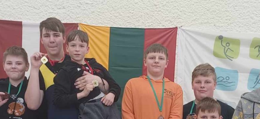 Jaunieji Rokiškio sunkiaatlečiai Anykščiuose kovojo dėl medalių
