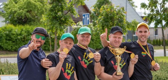 Žmonių su negalia aisštoko varžybos (foto)