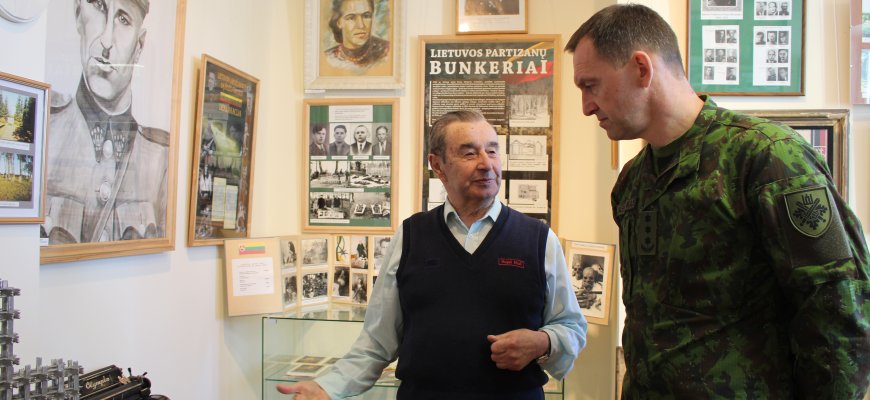 Krašto apsaugos savanorių pajėgų vado vizitas: apie aktyvią kuopą ir Obeliuose saugomus istorijos lobius