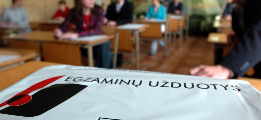 Atnaujino valstybinių brandos egzaminų tvarką: lietuvių kalbėjimas vyks vasarį, matematiką sudarys dvi dalys