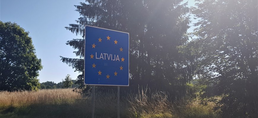 Latvijos pareigūnai ir toliau kontroliuos, ar atvykstantieji į šalį užpildė anketas