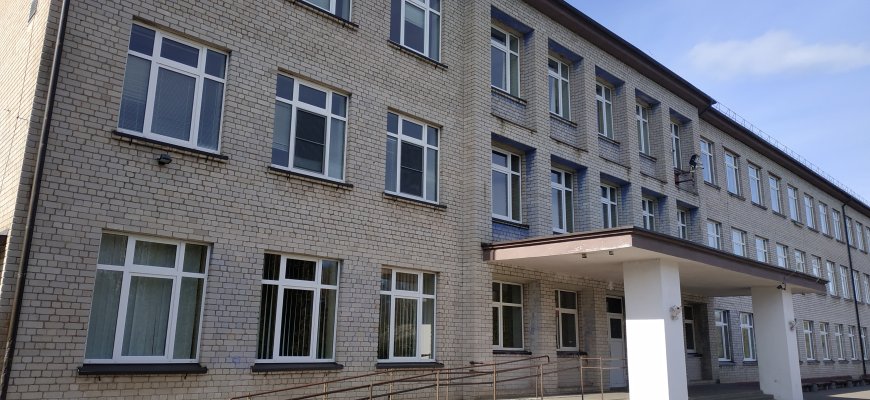 Panemunėlio pagrindinė mokykla - daugiafunkcinis centras kviečia suaugusius mokytis menų studijoje
