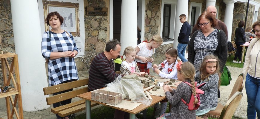 Tarptautinėje muziejų idėjų-edukacinių programų mugėje linksmos pamokos, puiki nuotaika ir muziejininkų darbai
